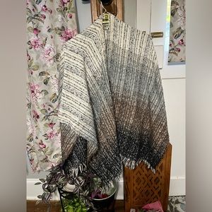 Knitted cape with colors of Brown Black grey and white… a universal size..